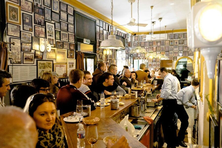 Malaga: Tapas Crawl - Stop two: a photo pause and a taste of wine