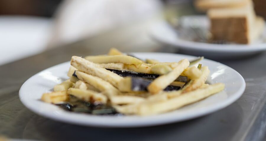 Malaga: Tapas Tasting Tour - Guides who make the food easier to understand