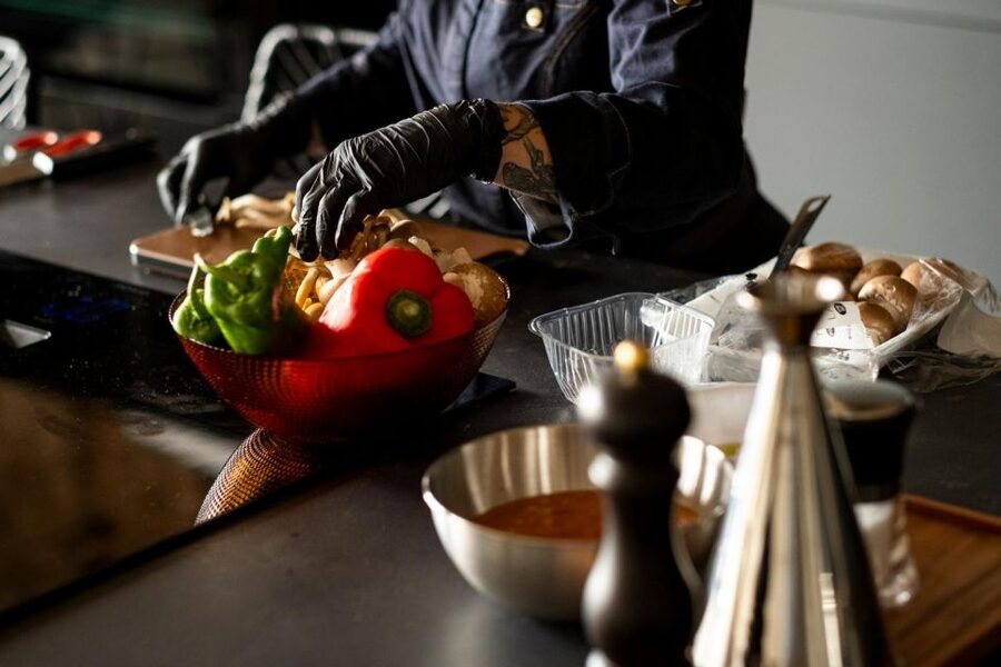 Malaga: The Ultimate Tapas Workshop with Market Visit - Should you book the Málaga tapas workshop?