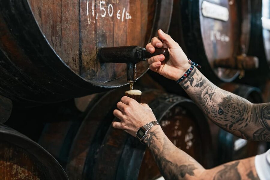 Málaga: Traditional Andalusian Tapas and Wine Tour - The final tavern and Málaga vermouth