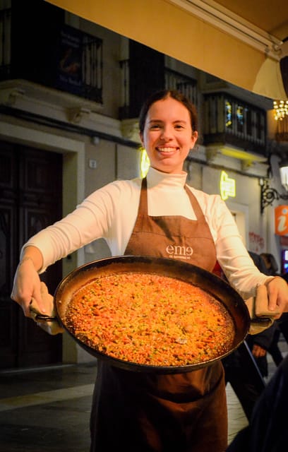 Málaga: Wine & Tapas Tour - Friendly guides are the main reason this tour works