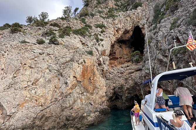 Mallorca Beach & Caves 4hr Boat Trip Drinks, Tapas, SUP & Snorkel - Snorkeling and paddleboarding without extra rentals