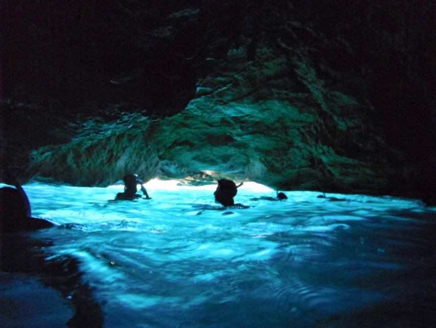 Mallorca : Blue Cave Boat Tour with Snorkeling - Entering the Blue Cave from the water