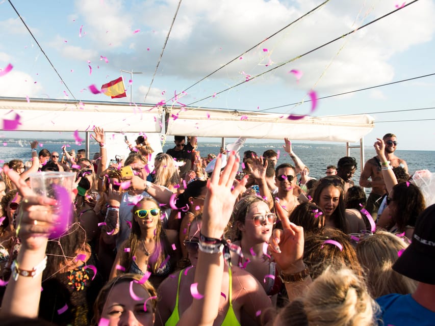 Mallorca: Boat Party with Live DJs, Lunch, & Nightclub Entry - The route along Palma’s coast