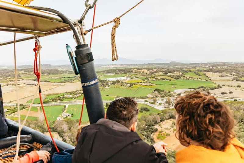 Mallorca: Hot Air Balloon Flight with Private Options - Watching the balloon rise before you do