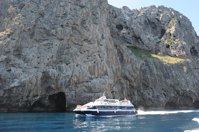 Mallorca in One Day Sightseeing Tour with Boat Ride and Vintage Train - Guides, drivers, and the multilingual format