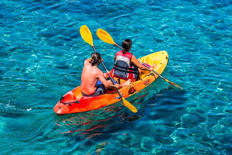Mallorca: Sea Cave Kayaking Tour with Snorkeling and a Snack - Meeting the guides and getting fitted out