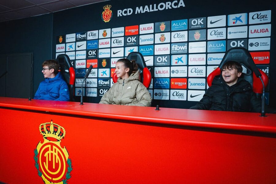 Mallorca: Son Moix Stadium Guided Tour - Finding Gate 9 beside the official store