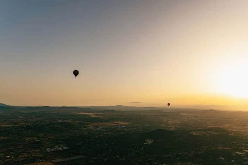 Mallorca: Sunrise or Sunset Hot Air Balloon Flight - Seeing Mallorca from a silent balloon basket