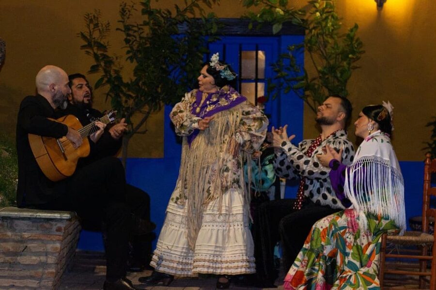 Marbella: Flamenco Show with a Drink - Entering the Old Town tablao