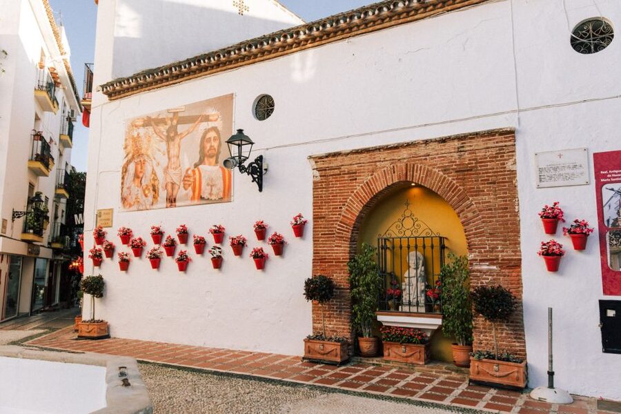 Marbella Old Town: Group Tour with a True Local - The guides make the difference