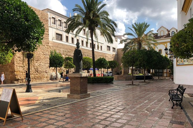 Marbella Old Town: Group Tour with a True Local - Avenida del Mar and the resort-city connection