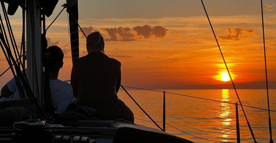 Marbella: Sunset Sailing Trip with Drinks and Snacks - What the two-hour route feels like