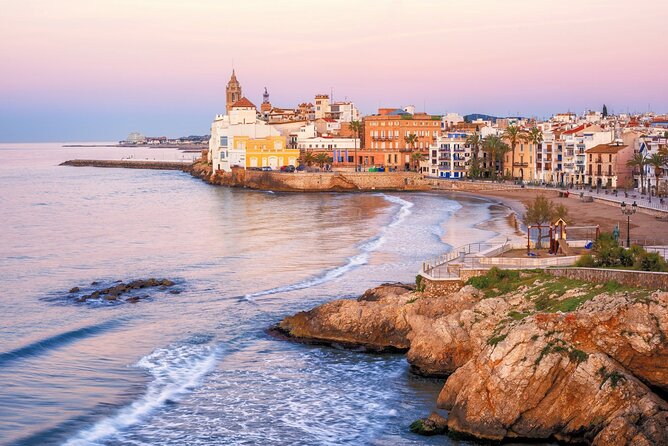 Montserrat Monastery with Easy Hike & Sitges Tour from Barcelona - Lunch and beach time in Sitges