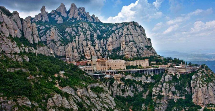 Montserrat: Morning or Afternoon Half-Day Trip with Pickup - Hotel pickup and the ride from Passeig de Gracia