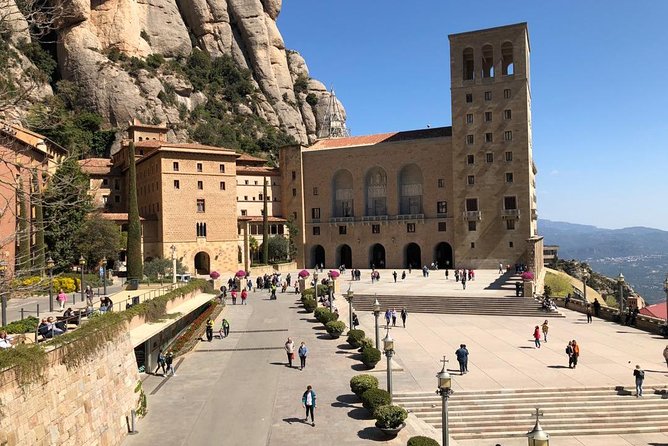 Montserrat Private Tour from Barcelona with Pick-up - The cable car choice: dramatic views or a simpler arrival