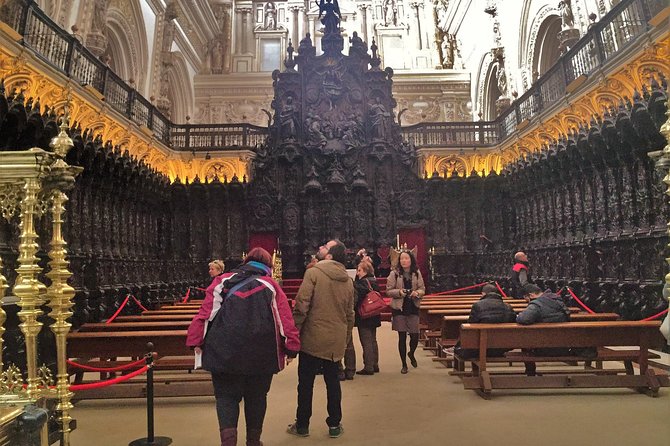 Mosque-Cathedral, Alcazar & Jewish Quarter with Tickets - Walking through La Judería