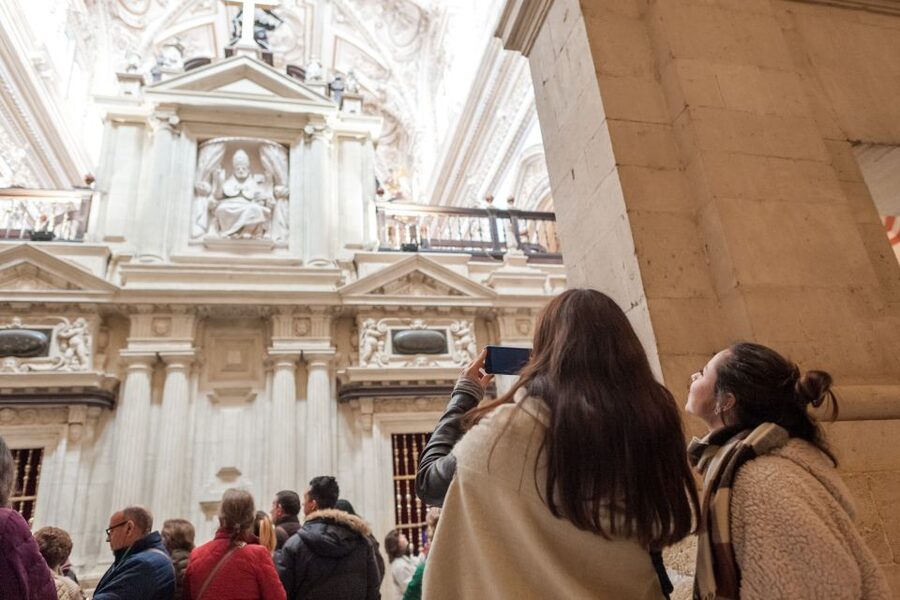 Mosque-Cathedral of Córdoba Guided Tour with Tickets - Meeting OWAY Tours at the red building
