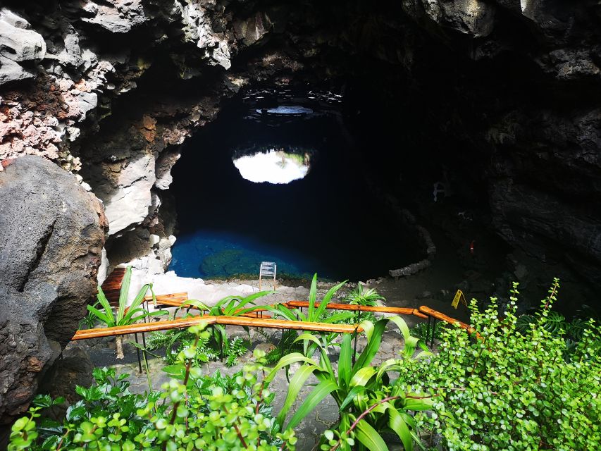 North Lanzarote: Cave, Jameos del Agua, and Viewpoint - Mirador del Río and the view to La Graciosa