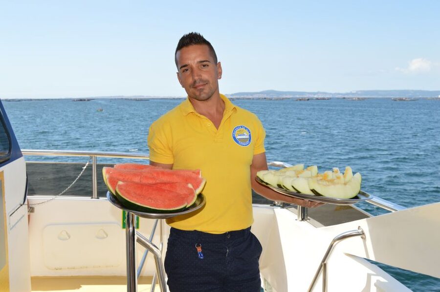 O Grove: Ría de Arousa Catamaran Tour with Seafood Lunch - Key Points at a Glance
