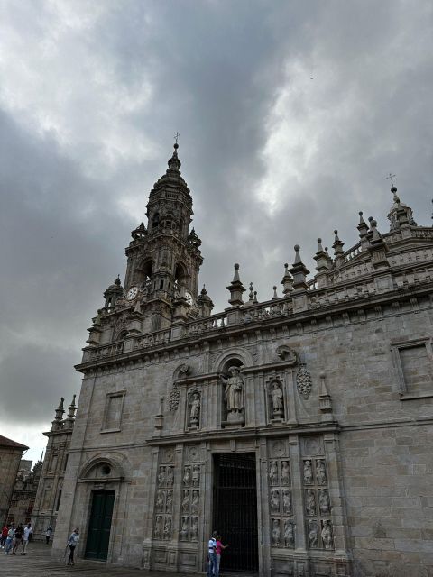 Old town walking tour in a small group - Who should book this Santiago walking tour