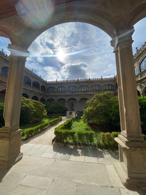 Old town walking tour in a small group - Starting beneath the Cathedral at Praza do Obradoiro