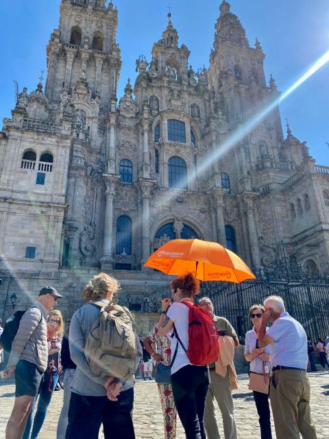 Old town walking tour in a small group - Walking Santiago’s ancient lanes