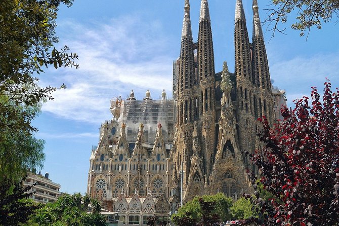 One-way Private Transfer From/To Barcelona Airport - Arriving at Barcelona Airport: the meeting point matters