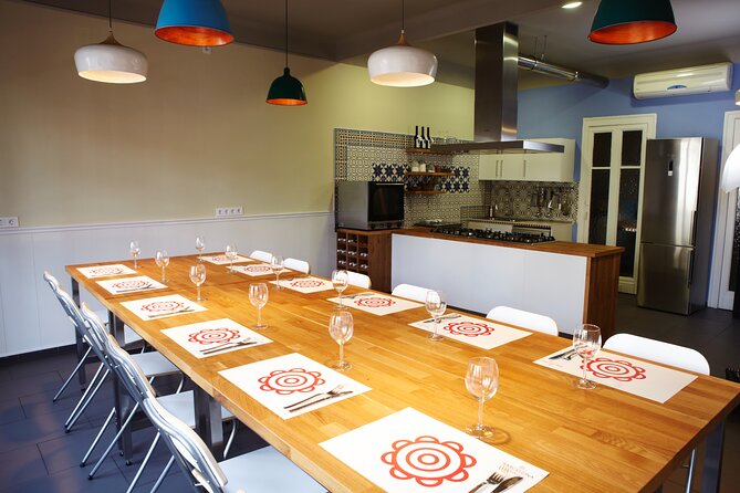 Paella Class & Bottomless Wine: Las Ramblas Views - Practical details that affect your decision