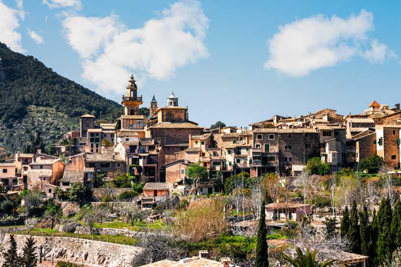 Palma, Cathedral & Valldemossa: Guided walking Tour - Palma begins beside Parc de la Mar