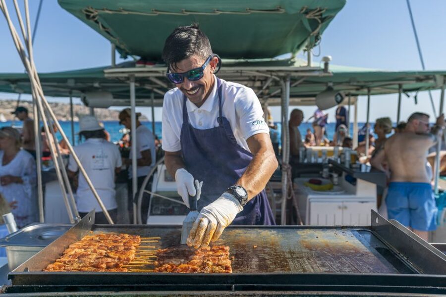 Palma de Mallorca: 5-Hour Catamaran Cruise with Lunch & Swim - Who should book this Palma catamaran cruise?