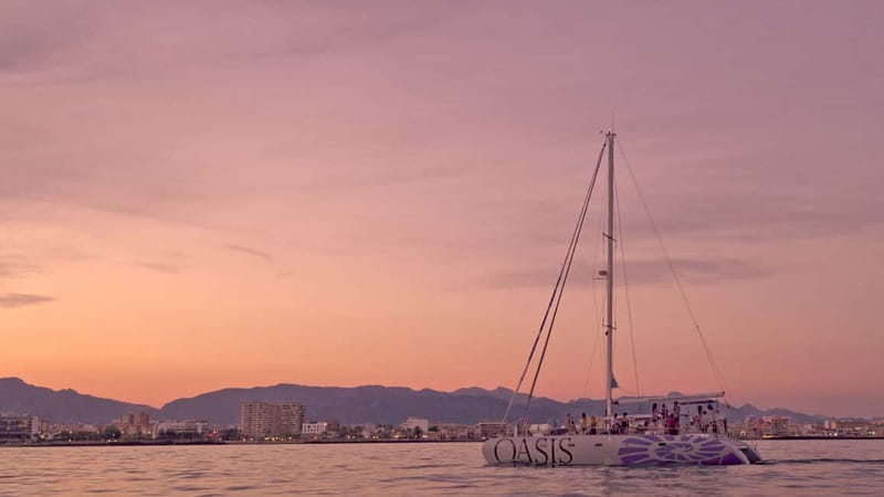 Palma de Mallorca: Deluxe Catamaran Sailing Tour with Meal - The sunset sailing with tapas and canapés