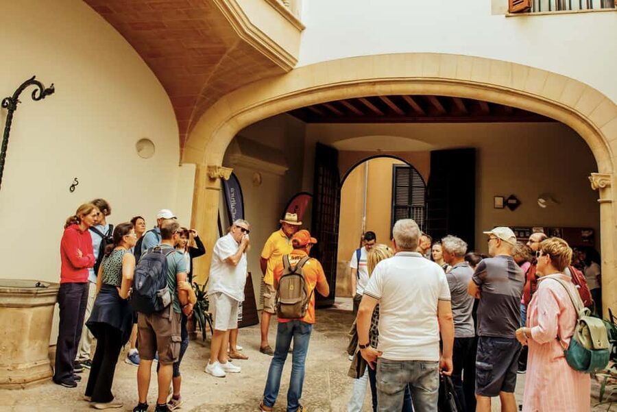 Palma de Mallorca: Old Town and Cathedral Tour - What Your Guide Adds Inside the Cathedral