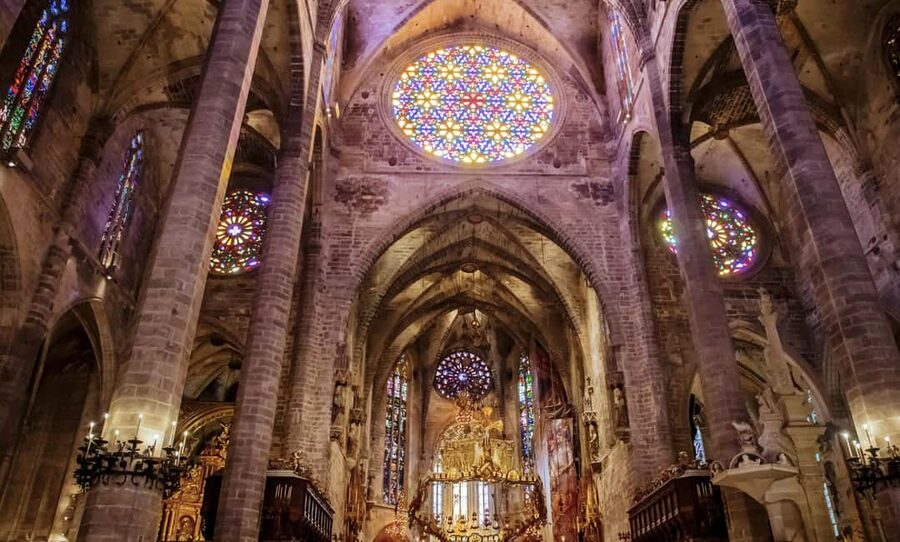 Palma de Mallorca: Old Town and Cathedral Tour - Entering La Seu Without the Main Queue