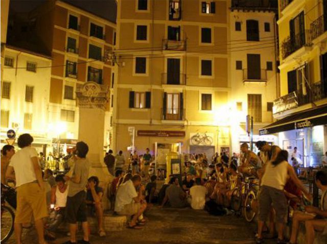 Palma de Mallorca: Old Town Atmospheric Evening Tour - Plaza del Mercat, the Gerber District, and evening Palma