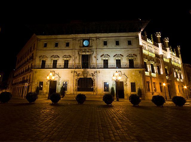 Palma de Mallorca: Old Town Atmospheric Evening Tour - Starting near Parc de la Mar and Lennox The Pub