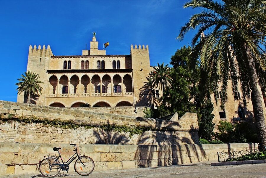 Palma de Mallorca Old Town Guided Bike Tour (Small Groups) - Why a bicycle works so well in Palma’s Old Town