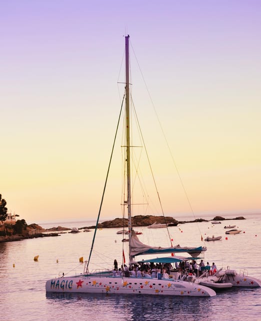 Palma de Mallorca: Sunset Sailing Catamaran Trip with Drink - Seating, crowding, and what to expect onboard