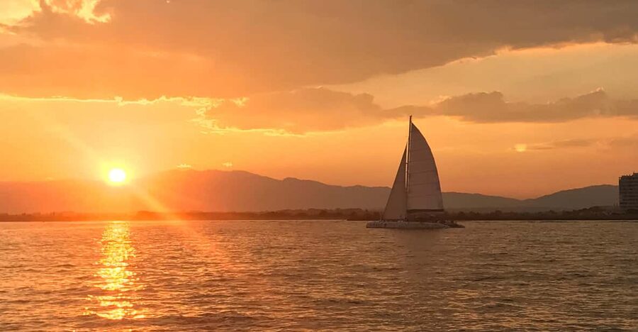 Palma de Mallorca: Sunset Sailing Catamaran Trip with Drink - The first views: Palma from the water