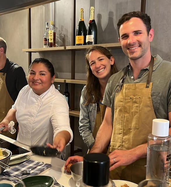 Palma: Mediterranean Cooking Class with Drinks - Eating together is part of the lesson