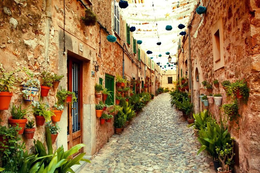 Palma: Tramuntana Full-Day Tour with Sóller Train and Lunch - Exploring Sóller and its orange-growing valley