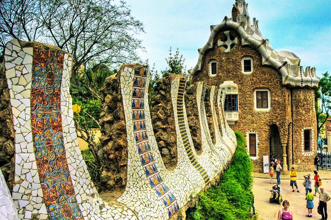 Park Guell and Sagrada Familia Private Tour with Hotel pick-up - Park Güell requires time, shoes, and realistic expectations
