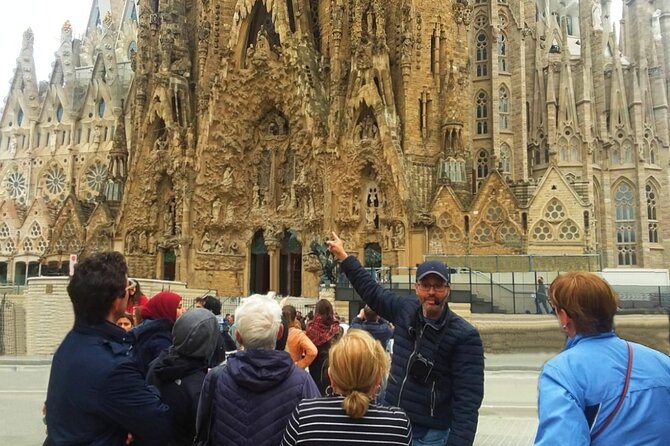 Park Guell and Sagrada Familia Private Tour with Hotel pick-up - The guide can make or break the day