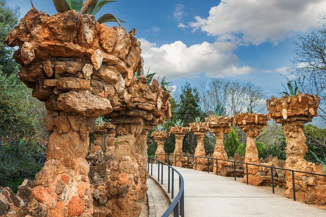 Park Guell and Sagrada Familia Tour in Barcelona - English, Spanish, and guide quality