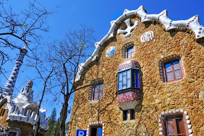 Park Guell Guided Tour with Skip the Line Tickets - The upper terrace and Hall of Columns