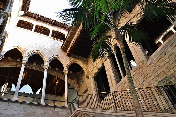 Picasso Museum Skip-the-Line Guided Tour - Inside the Museu Picasso: early work first