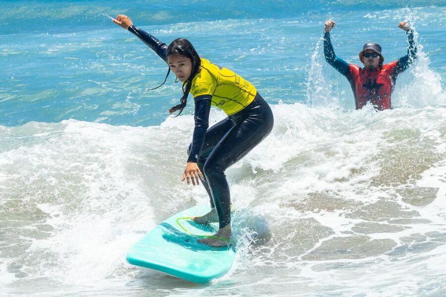 Playa del Inglés Maspalomas: High Quality Surf Classes - A real four-hour workout, not a quick photo stop
