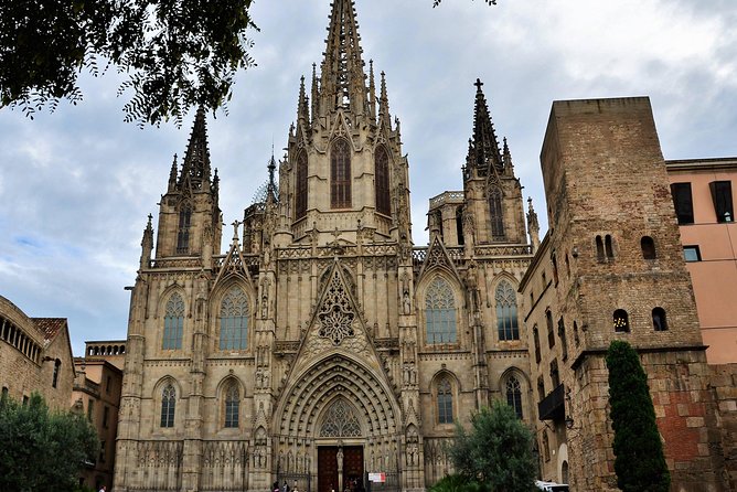 Private Barcelona Old Town and Gothic Quarter Walking Tour - The Gothic Quarter, where old and new meet