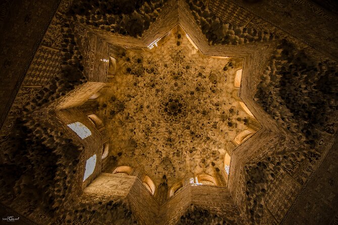 Private Tour to The Alhambra with Nasrid Palaces in Granada - Why a private visit helps at the Alhambra