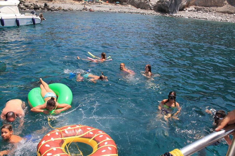 Puerto de Mogan: Boat and Snorkeling Trip - What to bring and how to handle Friday